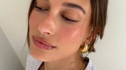 Csillogó ajándék: ilyen csodaszép gyűrűt kapott Hailey Bieber a férjétől