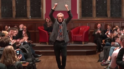 Így énekli Ian McKellen, Morgan Freeman és PSY a Shake It Offot