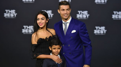Gólyahír: Megszületett Cristiano Ronaldo negyedik gyermeke - Fotó!