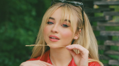 Merész fellépőruháit kritizálták, Sabrina Carpenternek elege lett: "Ne gyere el a koncertemre"