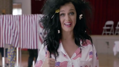 Meztelenül tartóztatták le Katy Perryt – videó!