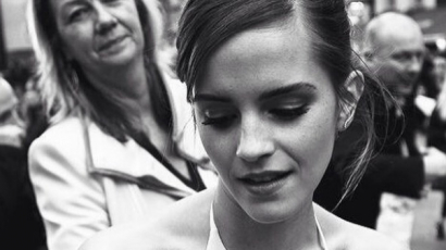 Mi van Emma Watson táskájában?