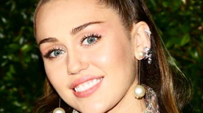 Miley Cyrus apja békülni próbál, többször is felkereste az énekesnőt