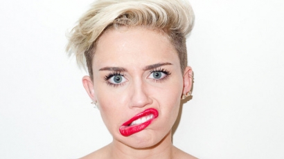Miley Cyrus fel akar hagyni a botrányokkal