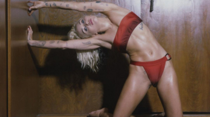 Miley Cyrus bikinis fotókkal ünnepelte meg új dala sikerét