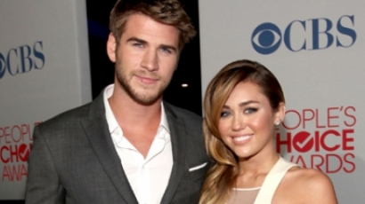 Miley Cyrus kölyökkutyával lepte meg barátját