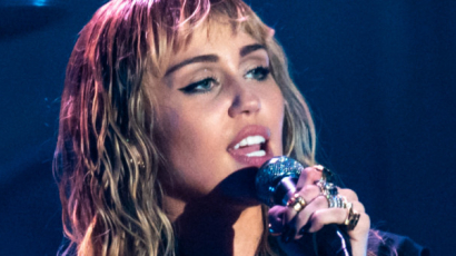 Miley Cyrus szerint már a 2000-es években egyértelmű volt, hogy biszexuális