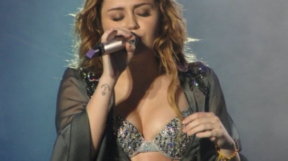 Miley Cyrusnak új tetoválása van