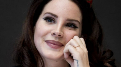 Nagyon úgy tűnik, hogy Lana Del Rey menyasszony lett