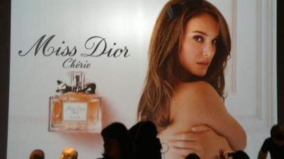 Natalie Portman a Dior arca lett