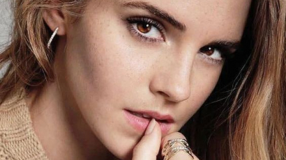 Összezavarta a rajongóit Emma Watson világoskék ruhája