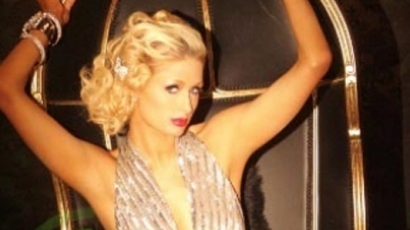 Paris Hilton szexi üdvözlőlapja