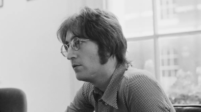 Rekordösszegért kelt el a rocklegenda, John Lennon elveszettnek hitt gitárja