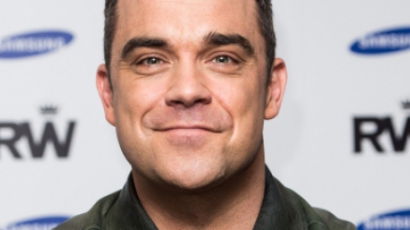 Sokk! Robbie Williams vesz majd lányának drogokat!