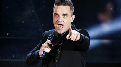 Robbie Williamst kínos baleset érte a színpadon