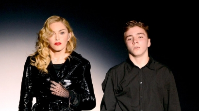 Botrány! Tinédzser fiával alkoholizál Madonna 