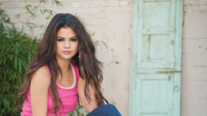 Selena Gomez az Adidast reklámozza