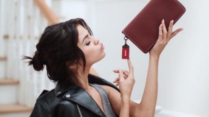 Selena Gomez belekóstol a divattervezésbe