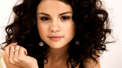 Selena Gomez felhagyott az internetezéssel
