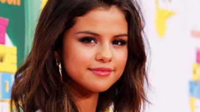 Selena Gomez feltöltette a száját? 