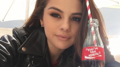 Selena Gomez lett a Coca Cola nyári arca