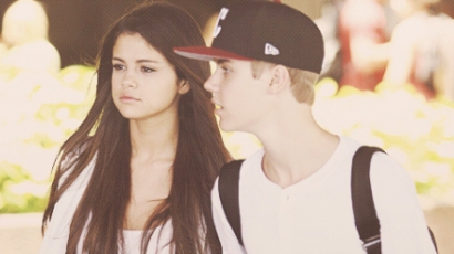 Selena Gomez még mindig Biebert cikizi 