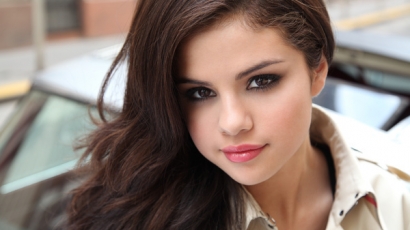 Selena Gomez melltartót villantott