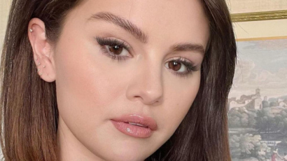 Selena Gomez szégyellte, hogy meztelenül szerepel egy lemezborítóján