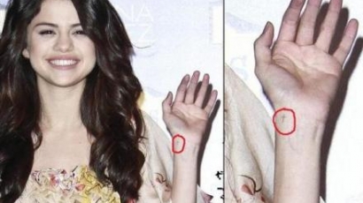 Selena Gomeznek tetoválása van?!