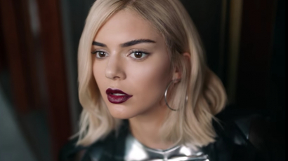 Szőkén is lehengerlő! Kendall Jenner a Pepsi reklámarca lett – videó