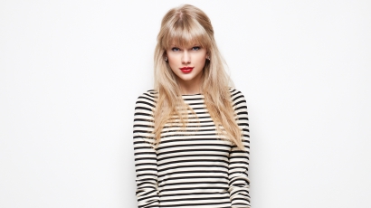 Taylor Swift nagyobb melleket csináltatott