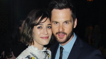 Tom Riley eljegyezte Lizzy Caplant