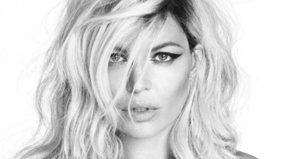 Topless pózol legújabb kislemeze borítóján Fergie