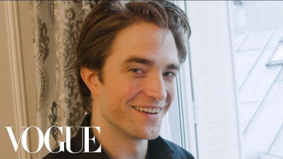 Új illat és divatbemutató: így telik Robert Pattinson egy napja Párizsban