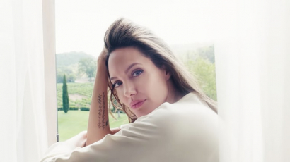 Új illathoz adta az arcát Angelina Jolie