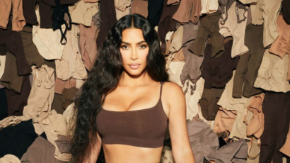 Új kollekcióval jött ki, máris botrány van Kim Kardashian alakformáló fehérneműi miatt