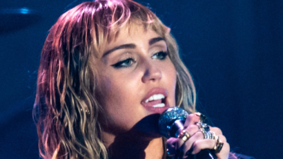 Új szerelme koncertjén látták Miley Cyrust 