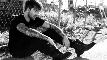 Új zenével jelentkezik jövő hét pénteken Adam Lambert