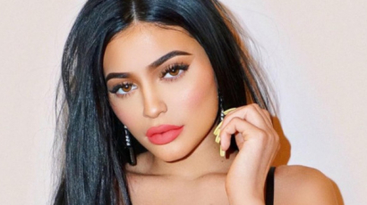 Vörös hajjal is szuperszexi Kylie Jenner