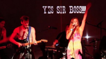 Klippremier: Yes Sir Boss feat. Joss Stone: Mrs #1