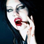 kiss me vampir girl. femme vampire.jpg