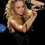 Taylorluv-taylor-swift-13767795-500-627.jpg