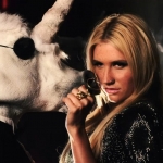 Kesha-Blow-music_video-2.jpg