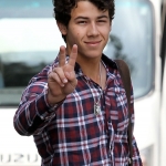 Nick-Jonas-peace-Sign-Toluca-Lake.jpg