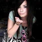 Dem_Lovato2.jpg