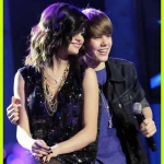 justin_bieber_and_selena_gomez_kissing_new_year_together.jpg