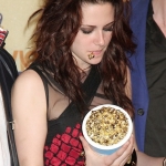 gallery_main-kristen-stewart-red-carpet-photos-04092010-31.jpg