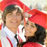 normal_zac-efron-vanessa-hudgens-graduation-15.jpg