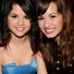 95707_selena-gomez-and-demi-lovato-at-the-2008-teen-choice-awards-in-la.jpg