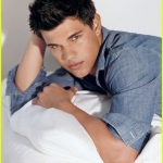 taylor-lautner-taycob-7933587-414-550.jpg